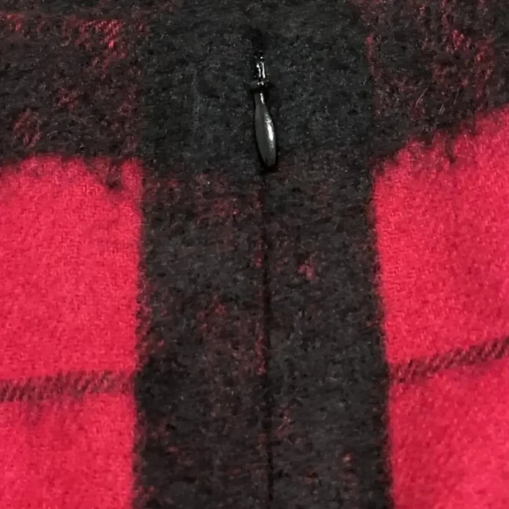 Talbots NWOT Petites 6P Red Black Wool Blend Plaid Pencil Skirt Slit Christmas